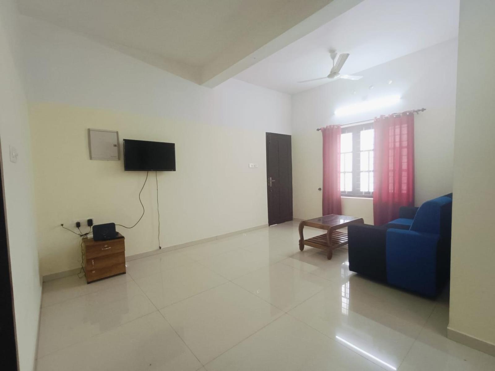West Darshan Apartments And Villas 트리반드룸 외부 사진