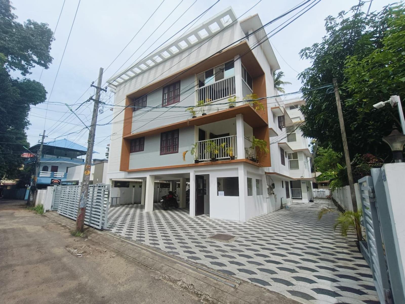 West Darshan Apartments And Villas 트리반드룸 외부 사진
